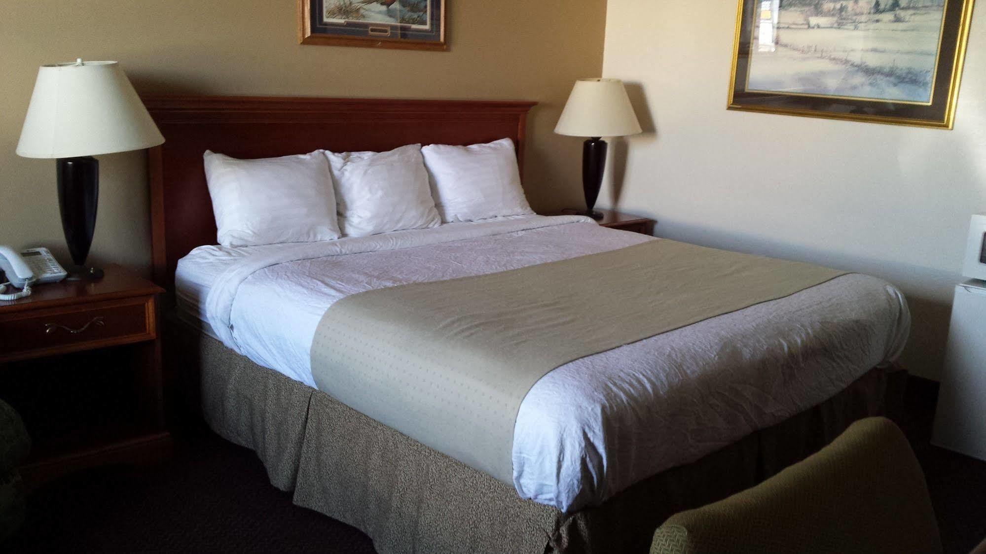 Dakota Inn Huron Екстер'єр фото