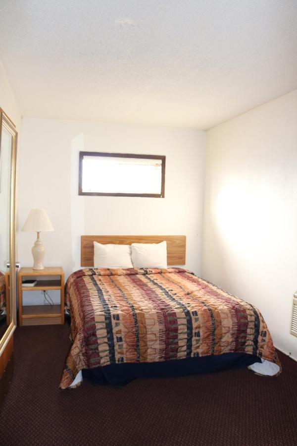 Dakota Inn Huron Екстер'єр фото