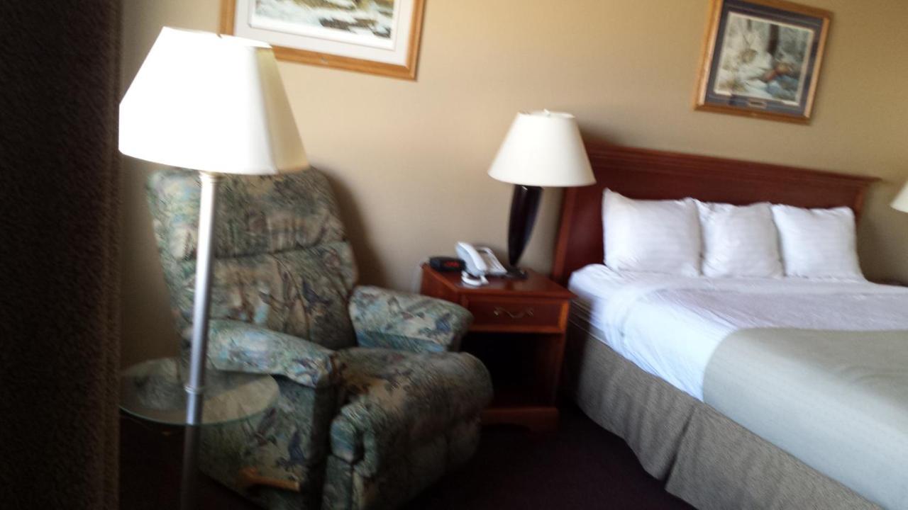 Dakota Inn Huron Екстер'єр фото