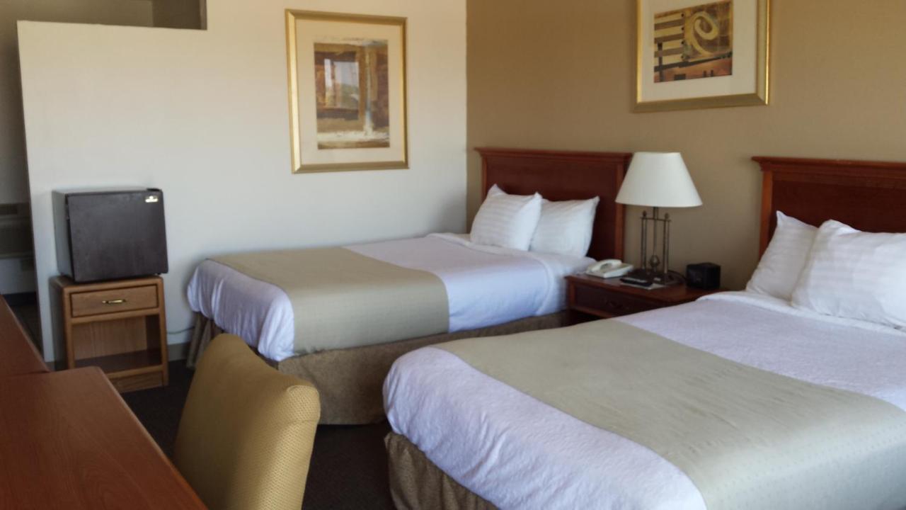 Dakota Inn Huron Екстер'єр фото