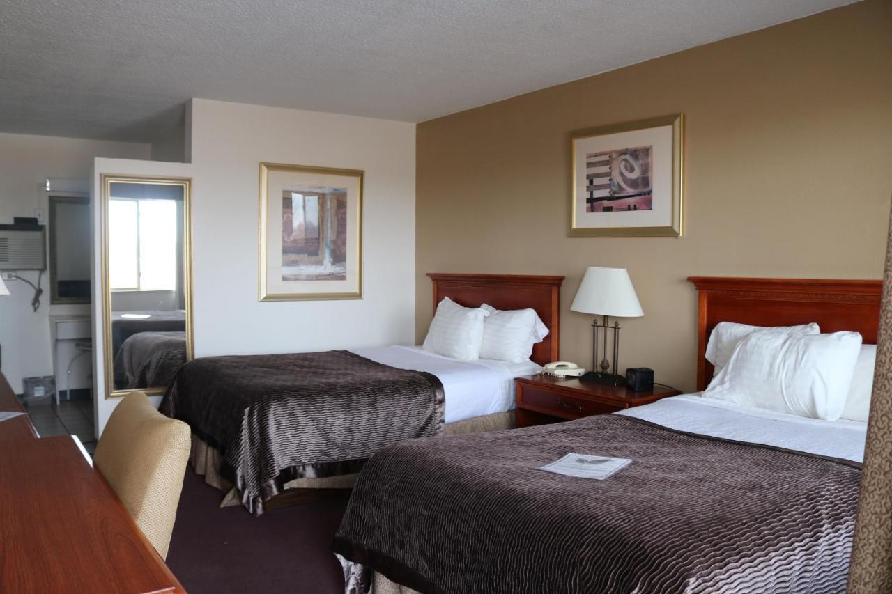 Dakota Inn Huron Екстер'єр фото