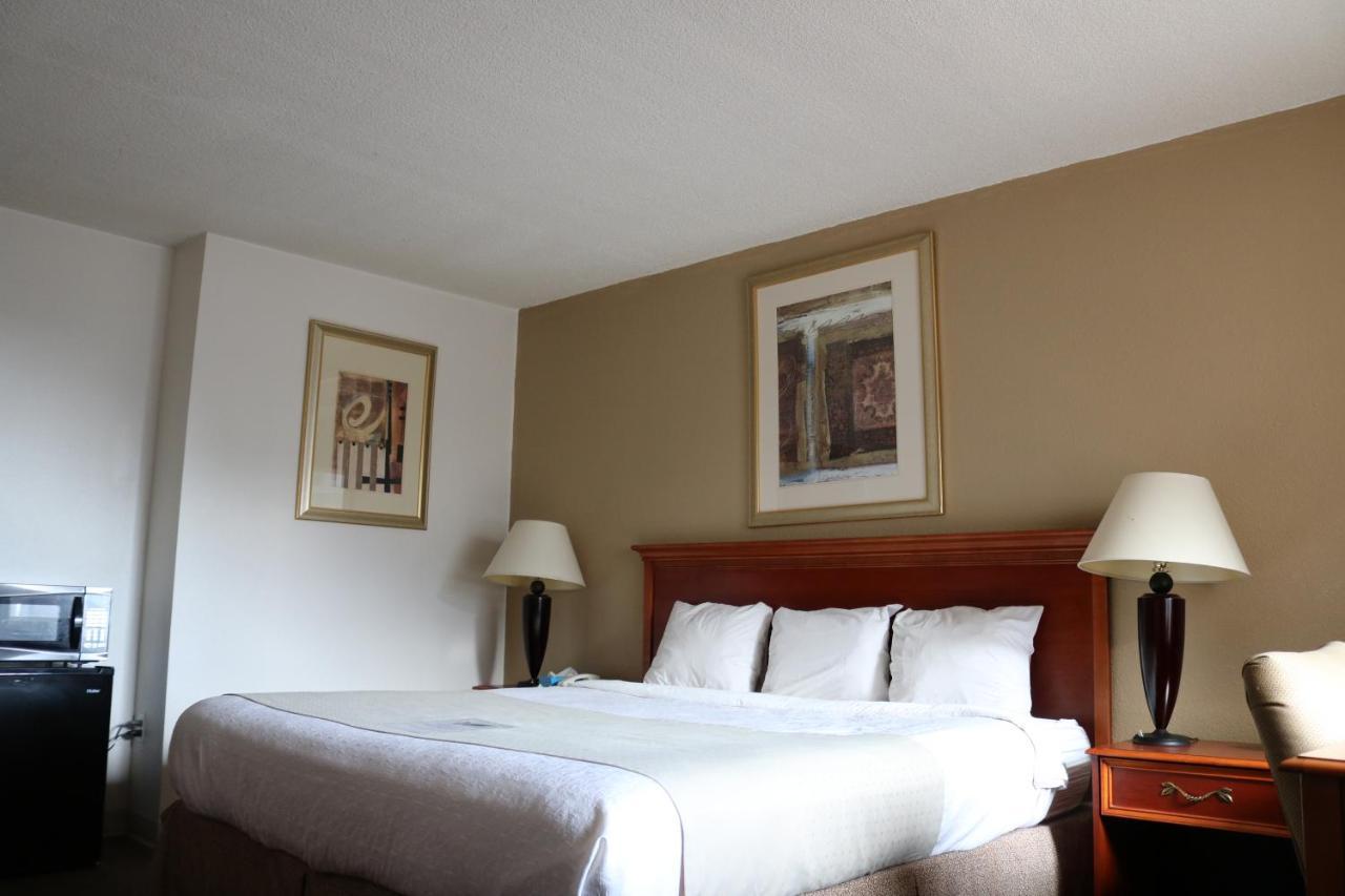 Dakota Inn Huron Екстер'єр фото
